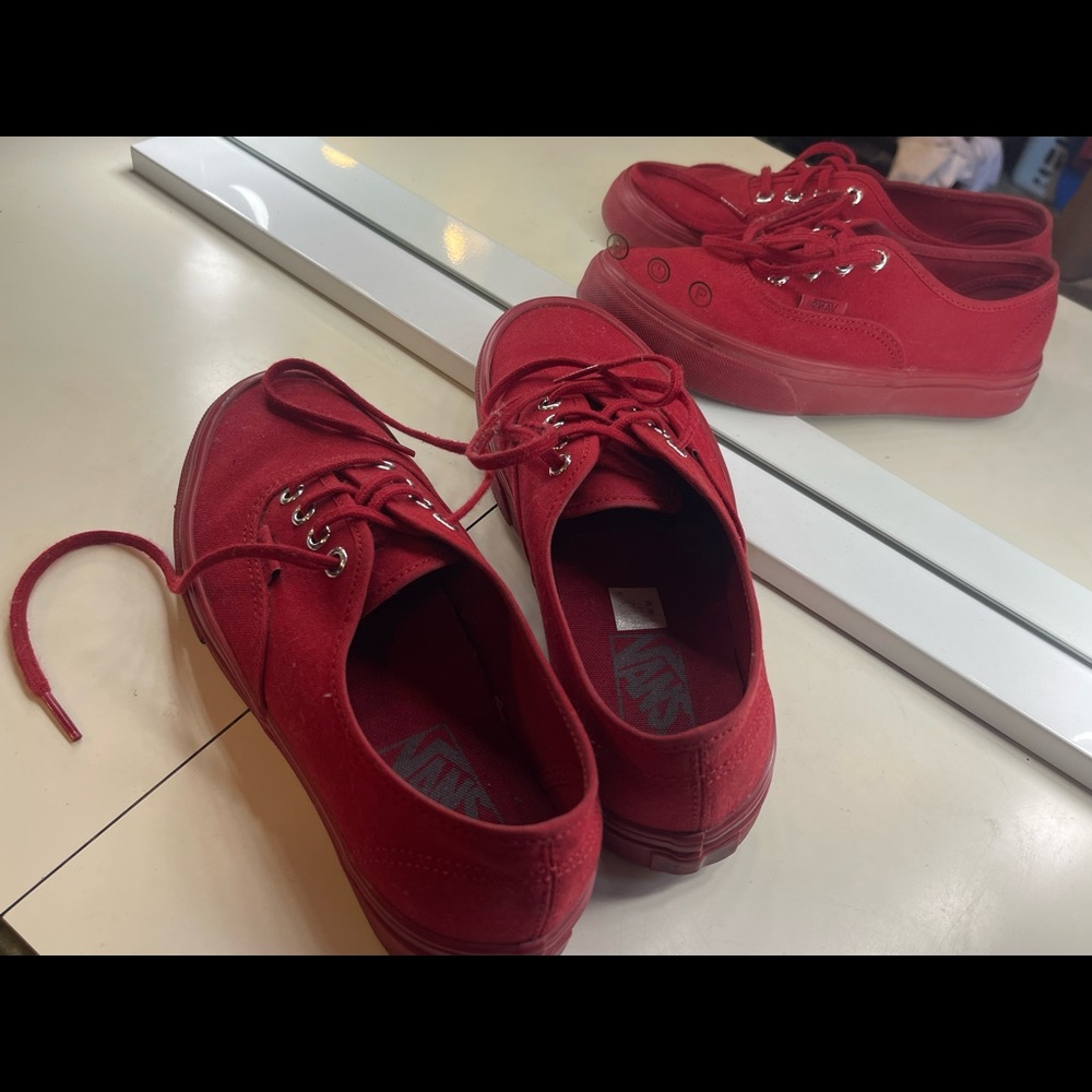Red vans - Picture 3 of 3